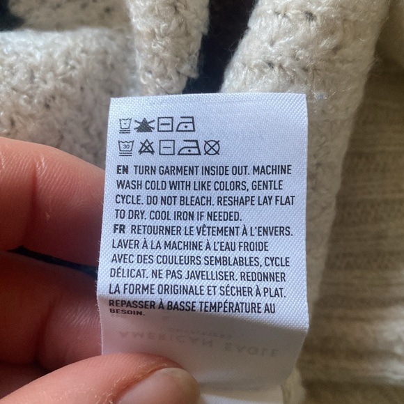 American Eagle Oversized Dreamspun V-neck Sweater - Picture 7 of 7